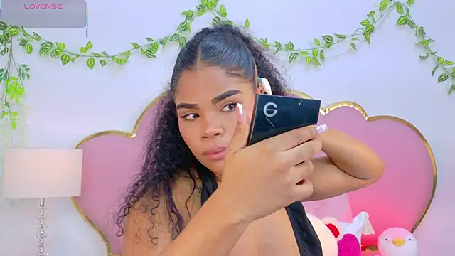 Snapshot of NahiaraReina chatting on 12/02/25, 01:39 NahiaraReina online show from 12/02/25, 01:39