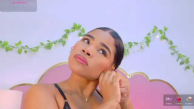 Snapshot of NahiaraReina chatting on 12/04/25, 01:42 NahiaraReina online show from 12/04/25, 01:42