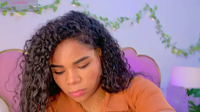 Snapshot of NahiaraReina chatting on 12/16/25, 02:44 NahiaraReina online show from 12/16/25, 02:44