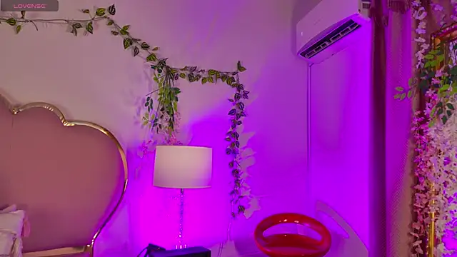 NahiaraReina online show from 05/15/26, 01:40