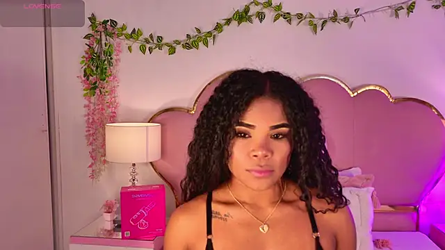 NahiaraReina online show from 05/26/26, 01:29