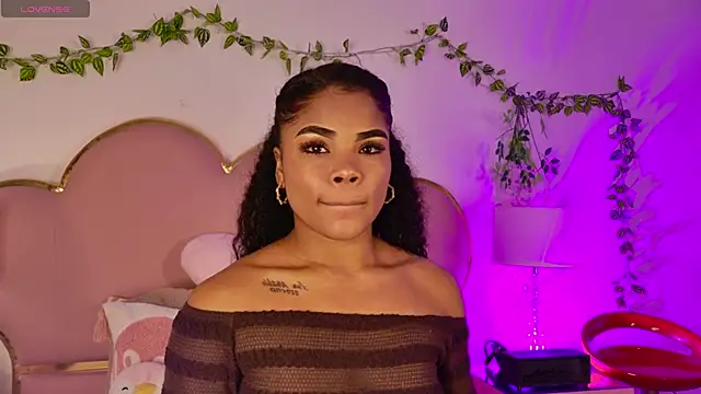 NahiaraReina online show from 05/29/26, 01:42