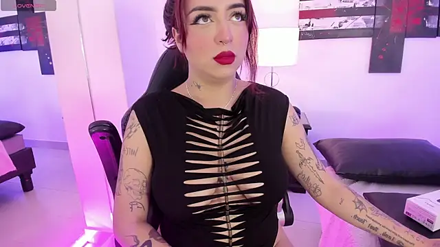 AnnikaMerliahh  online show from 02/05/25, 12:06