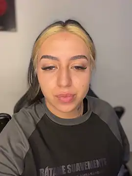 AnnikaMerliahh  online show from 10/31/25, 09:16