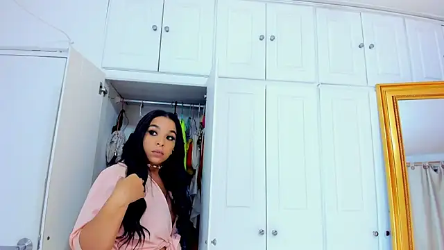 EileenBenzon online show from 01/26/25, 03:27