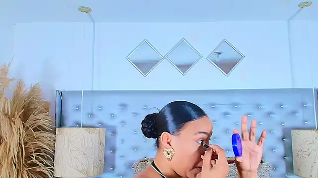 EileenBenzon online show from 11/24/25, 04:40