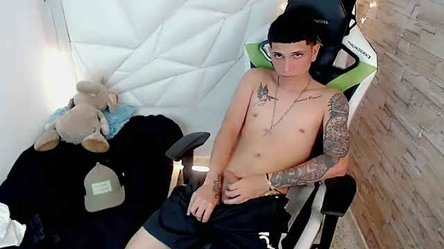 Snapshot of Brayan_lopezz chatting on 02/03/25, 07:00 Brayan lopezz online show from 02/03/25, 07:00