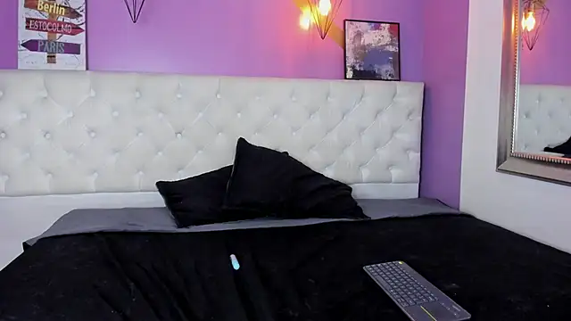 Snapshot of Candypoppy77 chatting on 01/11/25, 11:24 Candypoppy77 online show from 01/11/25, 11:24