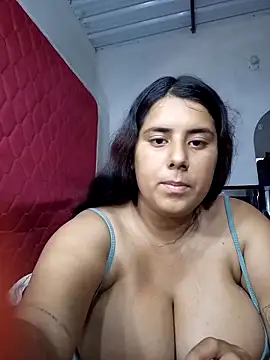 Snapshot of andreinabigtits chatting on 12/21/25, 05:42 andreinabigtits online show from 12/21/25, 05:42