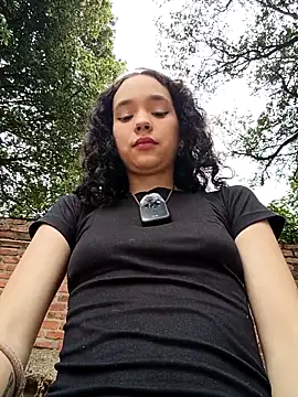 sweet outdoor charm online show from 04/01/26, 07:33