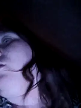 Snapshot of CurvyMilf1992 chatting on 10/17/25, 06:54 CurvyMilf1992 online show from 10/17/25, 06:54