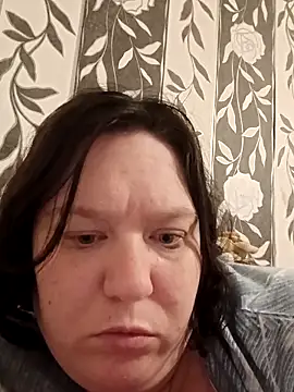 Snapshot of CurvyMilf1992 chatting on 10/22/25, 10:31 CurvyMilf1992 online show from 10/22/25, 10:31