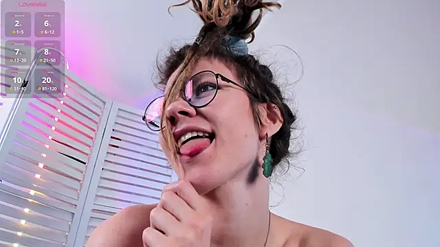 Snapshot of Rin_Skylar chatting on 03/18/25, 02:04 Rin Skylar online show from 03/18/25, 02:04