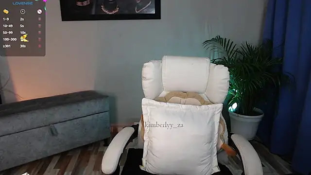 Snapshot of kim_zaratte chatting on 01/11/26, 01:10 kim zaratte online show from 01/11/26, 01:10