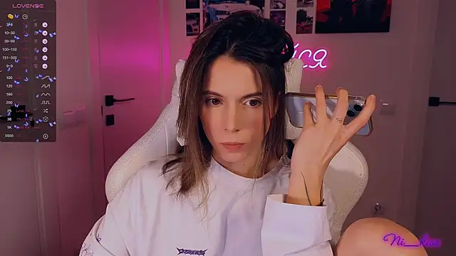 Snapshot of _ni_kiss chatting on 11/30/25, 04:44 ni kiss online show from 11/30/25, 04:44