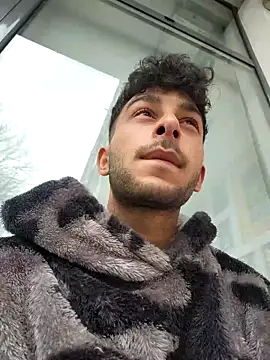 Iulianmarius12 online show from 03/03/25, 11:33