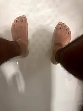 Snapshot of SensualG300 chatting on 11/16/25, 06:08 SensualG300 online show from 11/16/25, 06:08