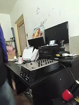 Ozomitro online show from 05/13/26, 07:06