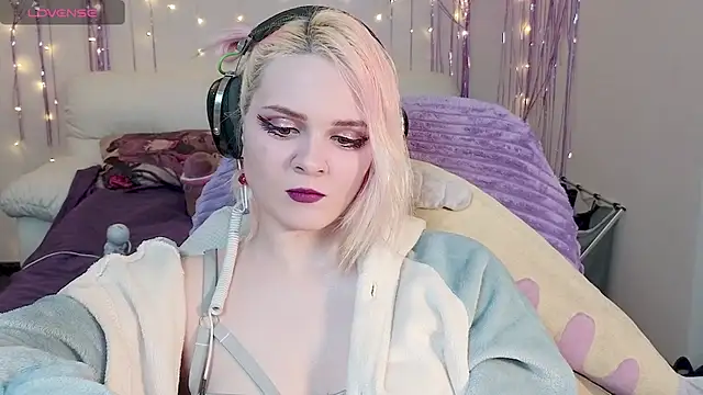 One Moment  online show from 01/31/25, 02:48