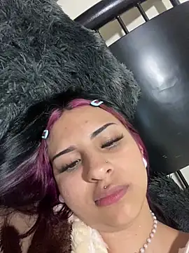 Hilary pinkk online show from 02/22/25, 08:29