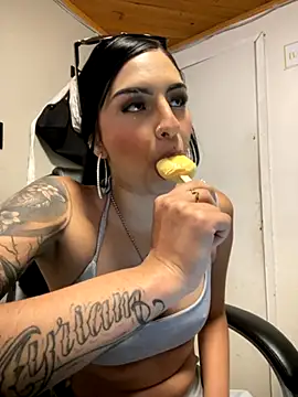 Hilary pinkk online show from 10/16/25, 01:17