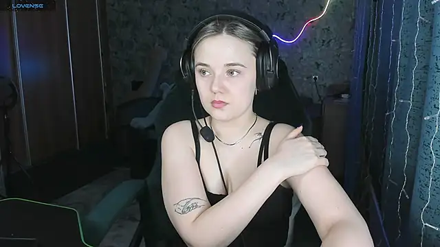 Your small bunny online show from 02/06/25, 02:26