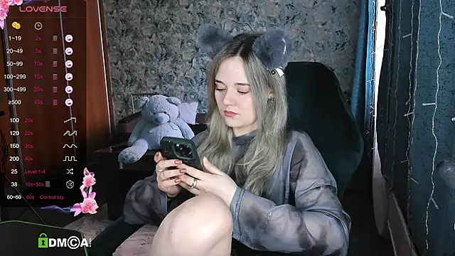 Your small bunny online show from 03/13/25, 04:27