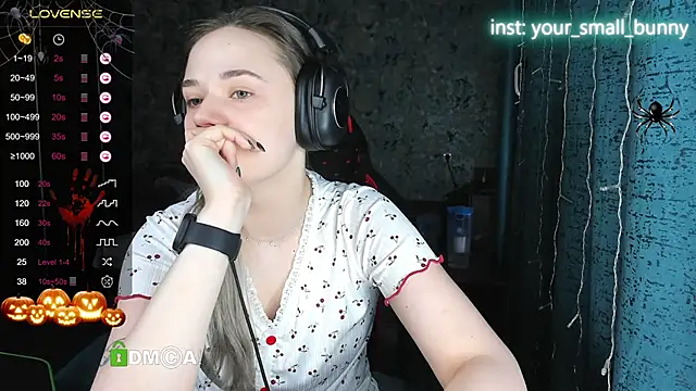 Your small bunny online show from 10/20/25, 02:12