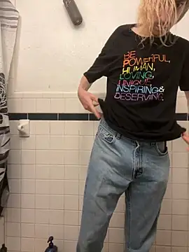 tallnerdyguy online show from 10/14/25, 09:59