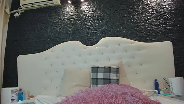 LaurynCopper online show from 02/02/25, 10:46