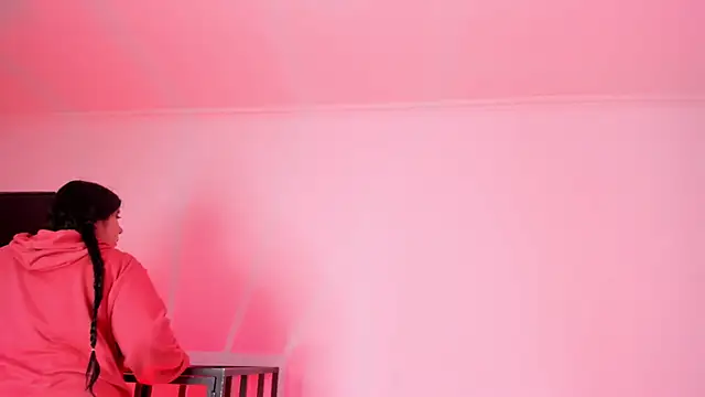 Snapshot of AmberiniHoffman chatting on 02/04/26, 12:00 AmberiniHoffman online show from 02/04/26, 12:00