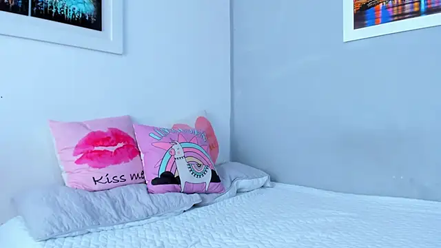 Snapshot of naughtyloverss chatting on 12/20/24, 06:02 naughtyloverss online show from 12/20/24, 06:02