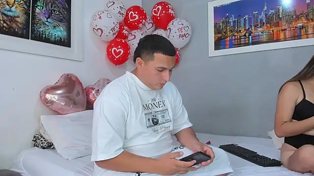 Snapshot of naughtyloverss chatting on 02/14/25, 04:52 naughtyloverss online show from 02/14/25, 04:52