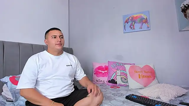 Snapshot of naughtyloverss chatting on 11/03/25, 04:30 naughtyloverss online show from 11/03/25, 04:30