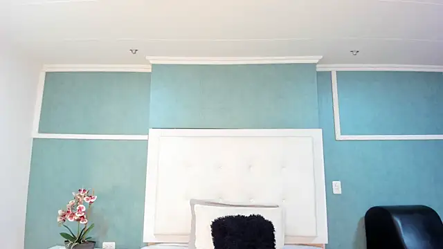 Khenta Michells online show from 09/20/25, 10:49