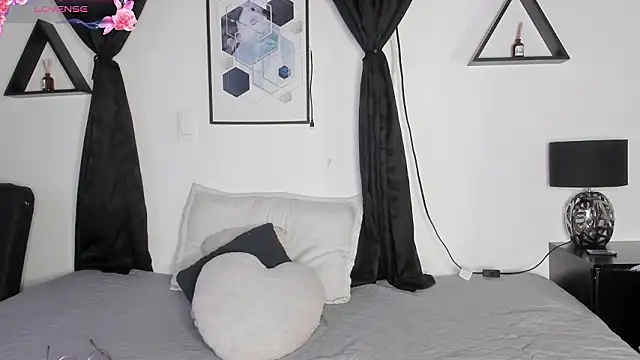 Khenta Michells online show from 03/12/26, 10:43