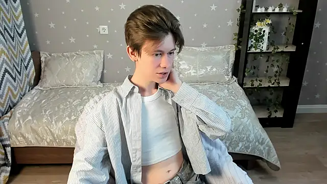 AndrewwCarter2 online show from 12/20/25, 07:43