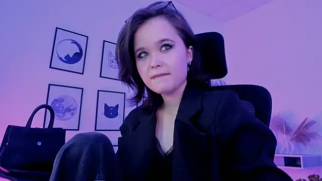 Elainebeness online show from 12/18/24, 01:59