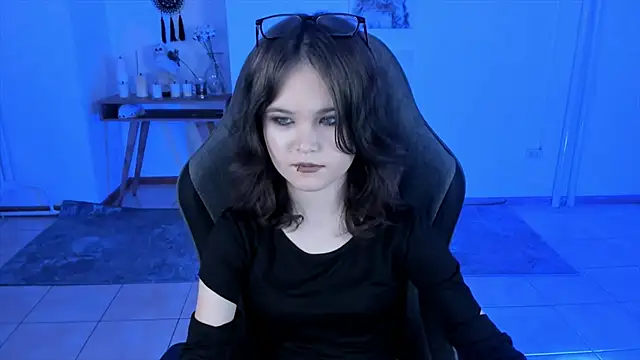 Elainebeness online show from 12/29/24, 09:41