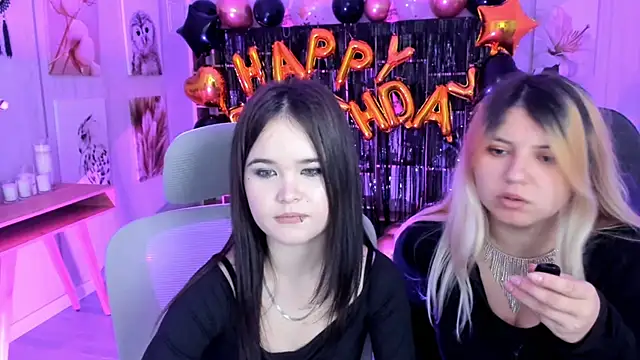 Elainebeness online show from 10/19/25, 08:31