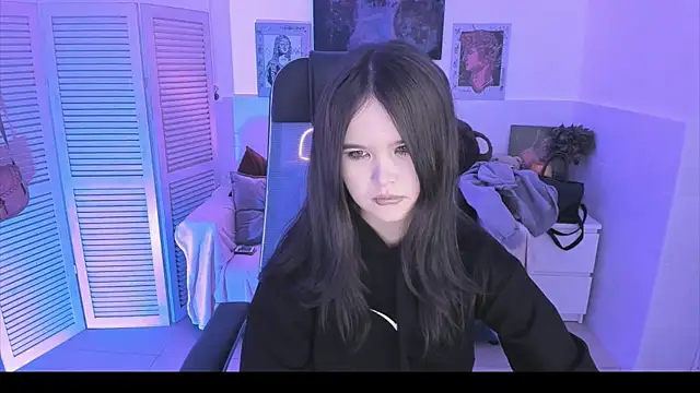 Elainebeness online show from 10/24/25, 07:10