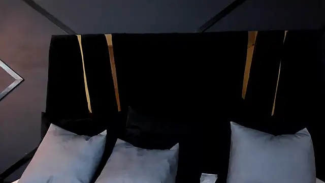 Snapshot of julieta_jewel chatting on 02/19/25, 12:33 julieta jewel online show from 02/19/25, 12:33