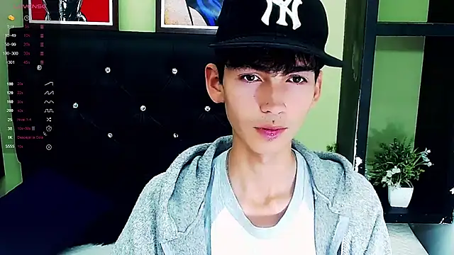 Snapshot of ttimy_x_boy chatting on 01/13/25, 08:04 ttimy x boy online show from 01/13/25, 08:04