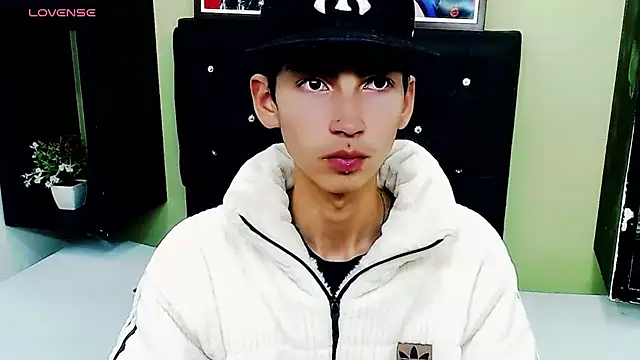 Snapshot of ttimy_x_boy chatting on 01/19/25, 01:00 ttimy x boy online show from 01/19/25, 01:00