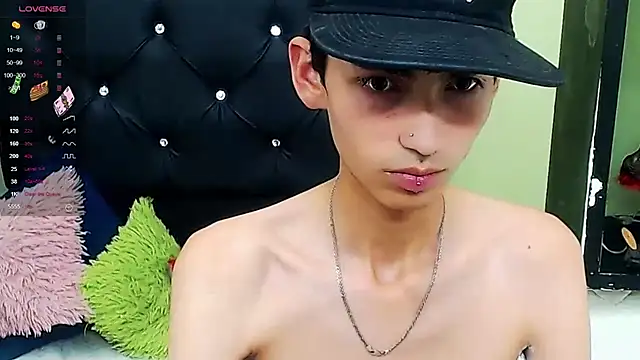 Snapshot of ttimy_x_boy chatting on 01/21/25, 02:43 ttimy x boy online show from 01/21/25, 02:43