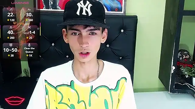 Snapshot of ttimy_x_boy chatting on 03/05/25, 02:46 ttimy x boy online show from 03/05/25, 02:46