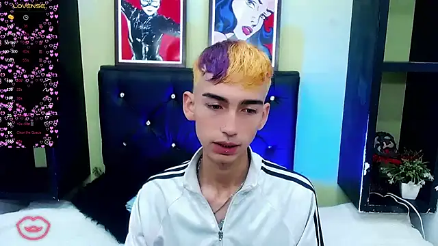 Snapshot of ttimy_x_boy chatting on 03/06/25, 07:43 ttimy x boy online show from 03/06/25, 07:43