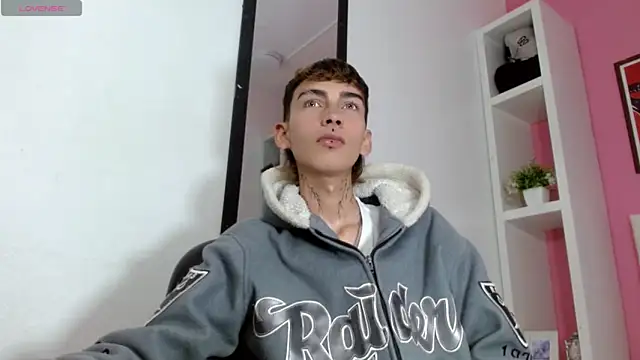 Snapshot of ttimy_x_boy chatting on 09/17/25, 01:24 ttimy x boy online show from 09/17/25, 01:24