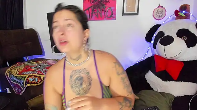 Snapshot of badsombra chatting on 10/27/25, 02:54 badsombra online show from 10/27/25, 02:54