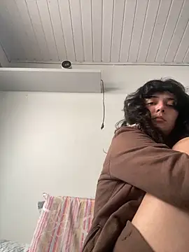 Snapshot of magalunabb chatting on 10/22/25, 04:18 magalunabb online show from 10/22/25, 04:18